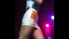 Hidden Cam Spying Under Katty Perry’s Minidress! Great Legs & Upskirt View!